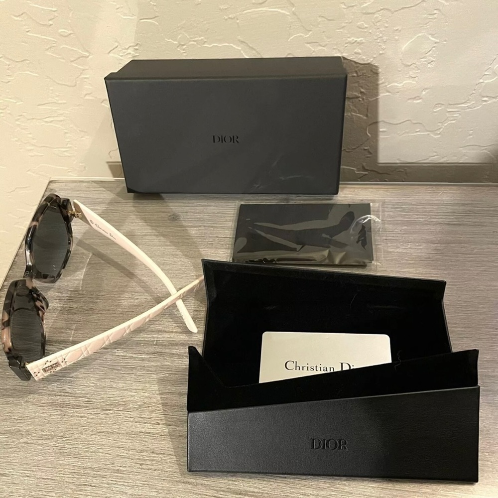 🎉HP🎉New Lady Dior Christian Dior Light Pink💖Studded 57mm Sunglasses Italy - Picture 10 of 16